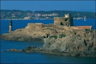 Les îles d'Hyères sont au nombre de trois. Laquelle est la plus grande ?