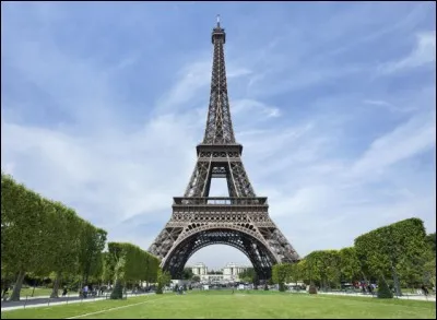 En quelle année la tour Eiffel a-t-elle été ouverte au public ?