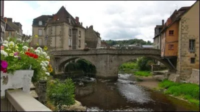 Célèbre pour ses tapisseries, Aubusson se situe ...