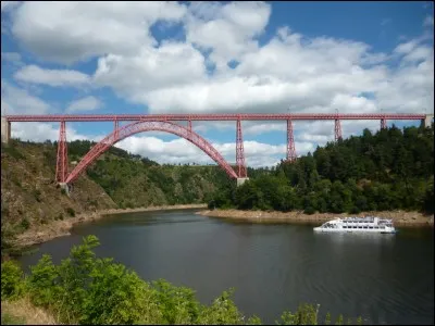 Quel viaduc a été construit par Gustave Eiffel ?