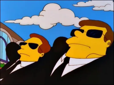 Ce maire vénal est aussi du genre abrité par des gardes du corps.
Ils s'appellent...