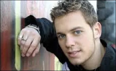 En quelle année sort son premier album solo ?