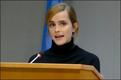 Emma est déjà allée en Afrique aider les villages dans le besoin.