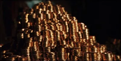 Emma donne beaucoup d'argent à des associations humanitaires.