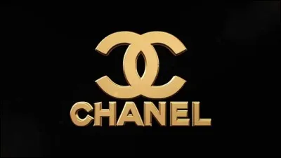 Emma est égérie Chanel.