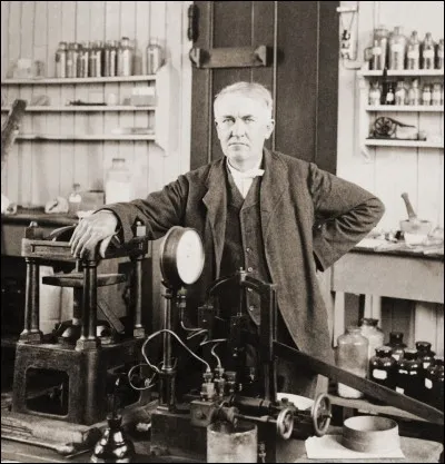 Qui a créé l'ampoule électrique ?