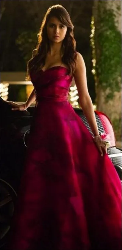 Où Elena a-t-elle trouvé cette robe ?