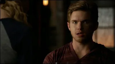 Avec quelle fille Luke Parker est-il sorti ?