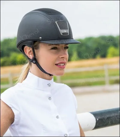 Comment s'appelle le casque que l'on met en équitation ?