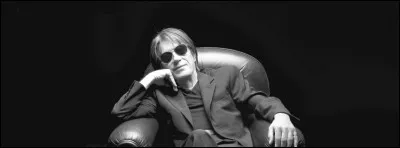 Au contraire de l'engagement, Jacques Dutronc chantait en 1969 "Il y en a qui contestent Qui revendiquent et qui protestent Moi je ne fais qu'un seul geste Je retourne ma veste, je retourne ma veste Toujours du bon côté ..." Quel est le titre ?