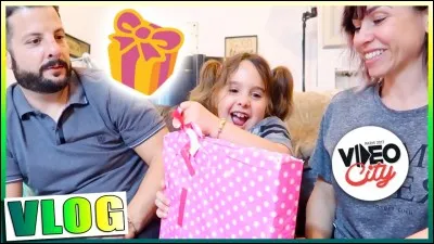 Fait-elle des vidéo : ................................ ?