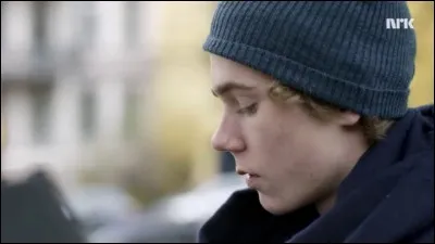 Lequel des amis d'Isak va être le premier à apprendre la relation entre Isak et Even ?