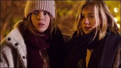 Dans la fin de la saison 1, comment Eva et Noora apprennent-elles qu'Isak n'a pas de sentiment pour Eva contrairement à ce qu'il lui a dit quand elle a parlé avec lui ?