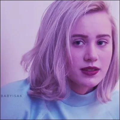 Pourquoi dans la saison 2 Noora cache-t-elle ses sentiments pour son copain ?