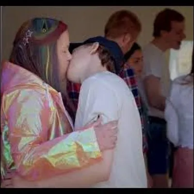 Comment s'appelle le copain de Chris ?