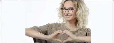 La belle Adriana Karembeu nous vante les mérites de la marque de lunettes Atol sur la chanson...