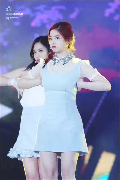 Complétez avec la bonne option - Elle est la plus... des Twice.