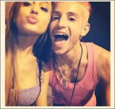 Comment s'appelle son frère?