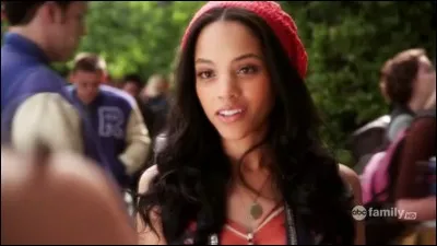 Pourquoi Maya a-t-elle été séparée d'Émilie pendant la saison 2 ?