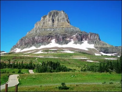 La saga littéraire "Harry Potter" compte sept volets. Lequel est intitulé "Harry Potter et les Reliques de la Mort" ?