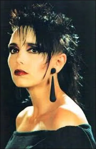 À quelle chanteuse doit-on la chanson "Toute première fois" ?