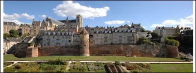 La partie ancienne de cette ville de la R&eacute;gion Pays de la Loire est situ&eacute;e sur une butte surmont&eacute;e de sa cath&eacute;drale et o&ugrave; l'on peut encore voir les vestiges de l'enceinte romaine. Quelle est cette ville ?