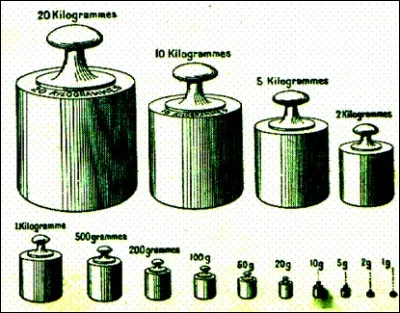Comment appelle-t-on la mesure de masse valant 100 livres ?
