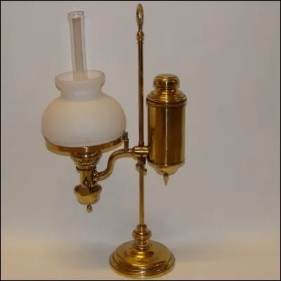 Comment appelle-t-on la lampe à un ou plusieurs becs et à double courant d'air ?