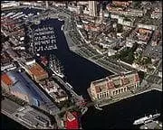 Quelle ville portuaire fut successivement espagnole, franaise et anglaise avant d'tre rachete en 1662 par Louis XIV ?