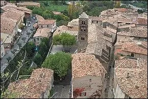 Quel muse visite-t-on  Moustiers-Saintes-Marie ?