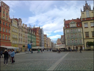 Notre point de départ est une grande ville polonaise, sur l'Oder. C'est l'ancienne Breslau allemande. De quelle ville s'agit-il ?