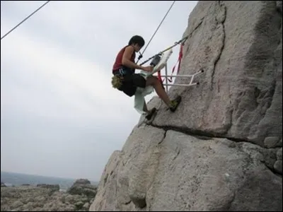 Sports : Quel pays a inventé "l'Extreme Ironing", un sport mêlant l'escalade et... repassage ?