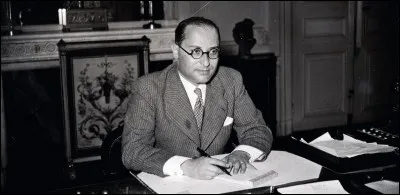 Jean Zay était un homme politique français des années 30. Laquelle de ces affirmations est exacte ?