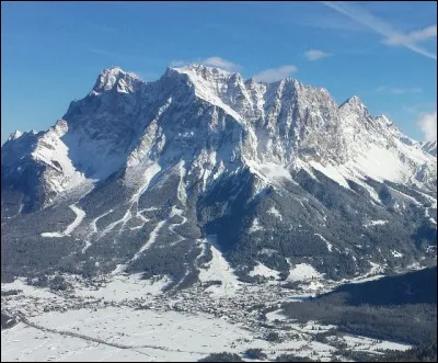 La Zugspitze est, à 2962 m, le point culminant d'un pays européen. Lequel ?