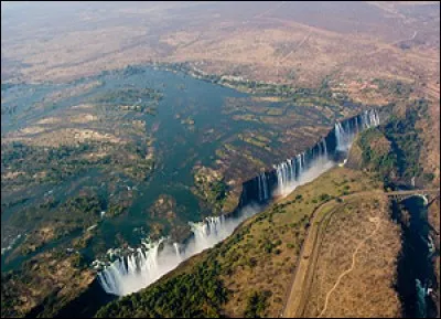 Un de ces pays n'est ni traversé ni bordé par le Zambèze. Lequel ?