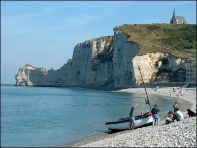 Qui mit Etretat à la mode?