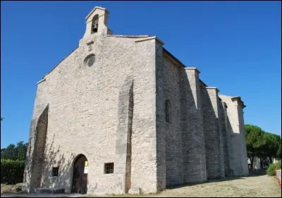 Vaison-la-Romaine est une cité très riche en histoire où en dehors des monuments antiques vous pourrez admirer une pittoresque chapelle à l'étrange chevet triangulaire,quelle est cette chapelle?