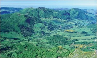 Quelle est cette vallée du Cantal où autrefois les orpailleurs recherchaient l'or dans les eaux de la Jordanne?