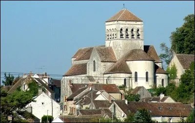 Quel est ce bourg de Seine-et-Marne ,où vous tomberez en admiration d'une jolie église romane aux superbes sculptures?