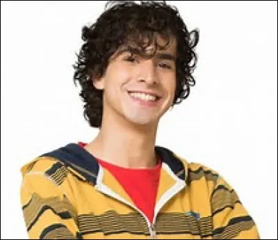 Comment s'appelle le petit ami de Delphine ?