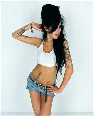 Qui est cette chanteuse drogue brune ?