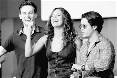 Qui forme le groupe des trois dans la cassette 2 ?