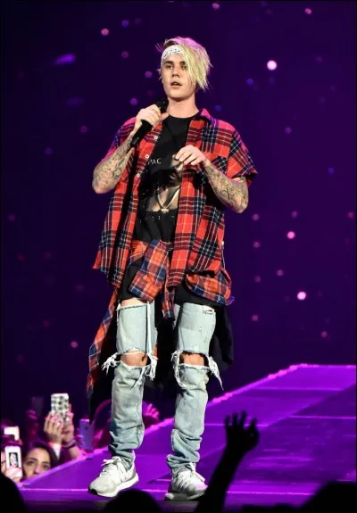 Justin a été élevé par...