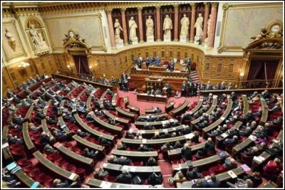 Que se passe-t-il sous la 5 ème république si un président de la République est empêché pour raisons médicales ou s'il meurt avant la fin de son mandat ?