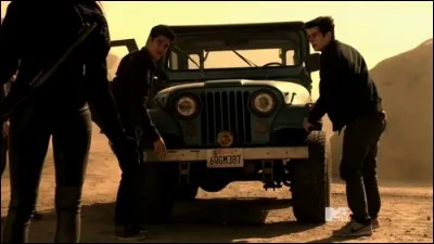 À qui appartient la jeep ?