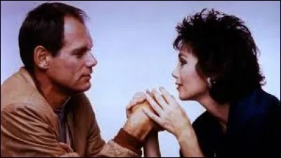 Fred Dryer fait les yeux doux à Stéphanie Kramer mais dans quelle série étaient-ils côte à côte ?