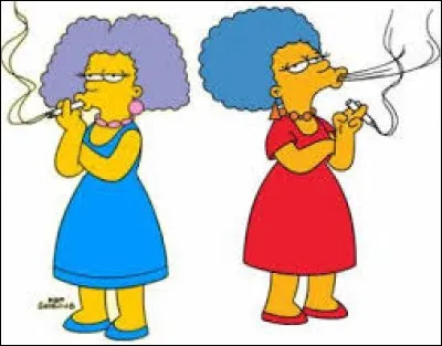 Comment se nomme la femme portant une robe bleue ?