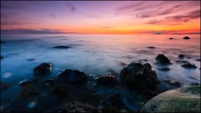 Lequel des deux peut être aussi bien un nom qu'une préposition ?