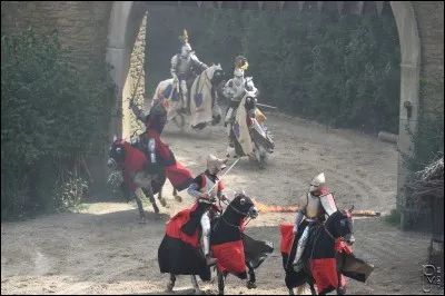 Les braconnières protègent cuisses et bassin.