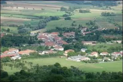 Cette balade se termine en Meurthe-et-Moselle, à Praye. Village au pied de la colline de Sion, il se situe en région ...